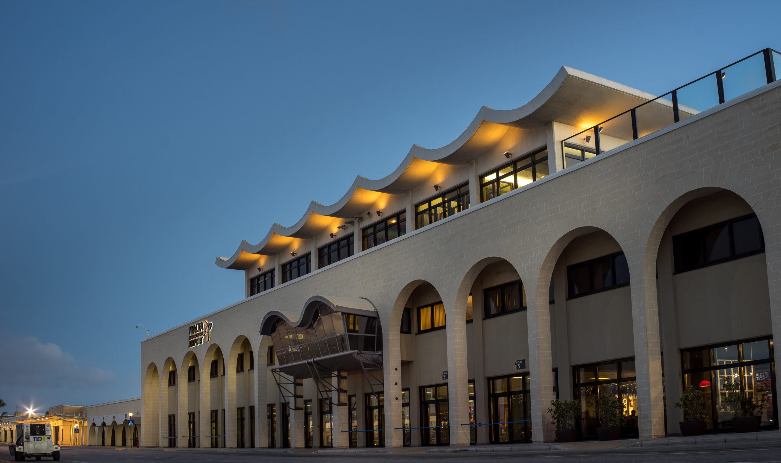 Thumbnail for Passenger numbers at MIA grow by 17.5% in June